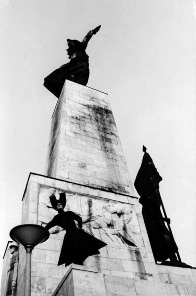 File:Tamas Kiraly 1988 Liberty Statue.jpg